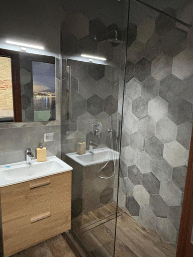 Bathroom 2, Briante House, Napoli