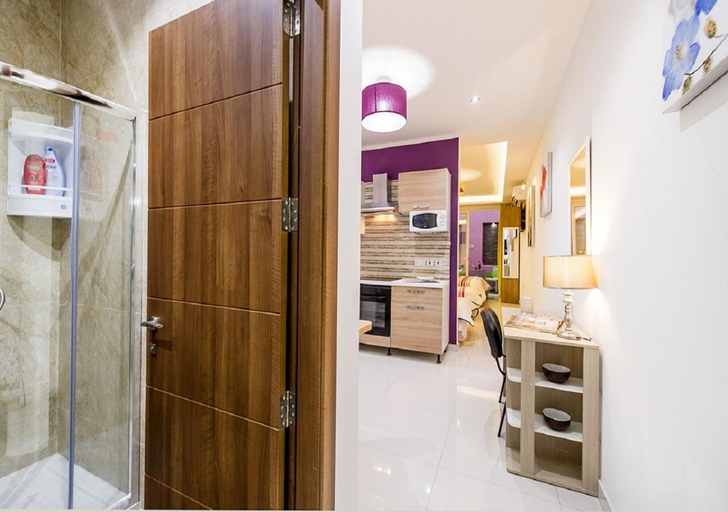 Bathroom 4, Bayside Apartments