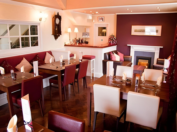 Food & Drinks 5, The Commercial, Cornwall