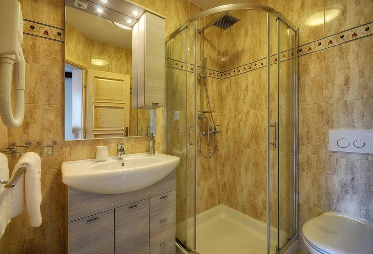 Bathroom 4, Holiday Home in Golas with Private Pool, Bale
