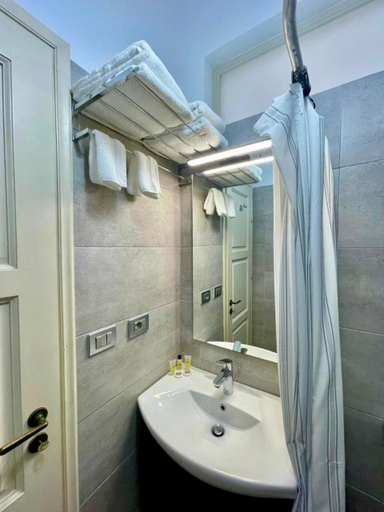 Bathroom 2, Luxury 1932, Vlorës