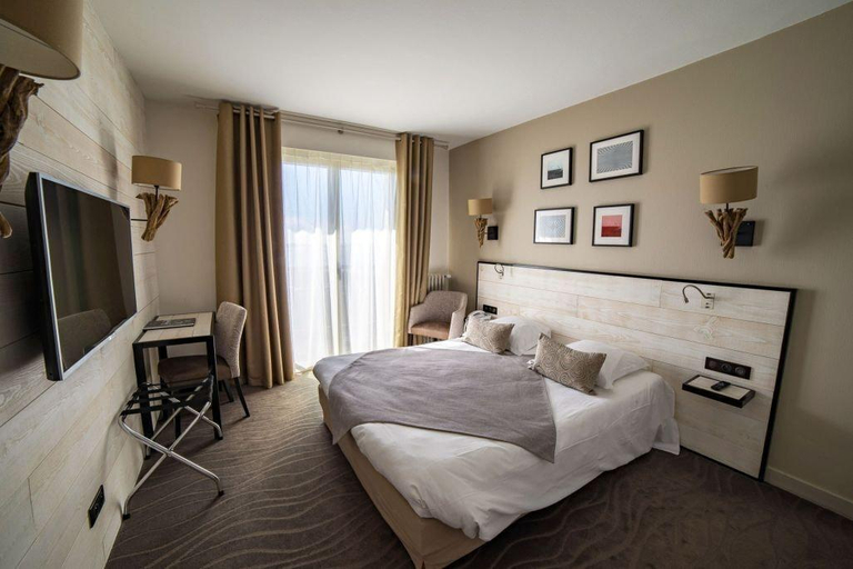 Bedroom 3, Hotel les Brises, Charente-Maritime