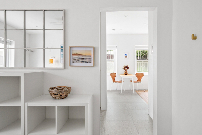 Room 2, Bright 1-bed Apartment in Coastal North Bondi, Sydney