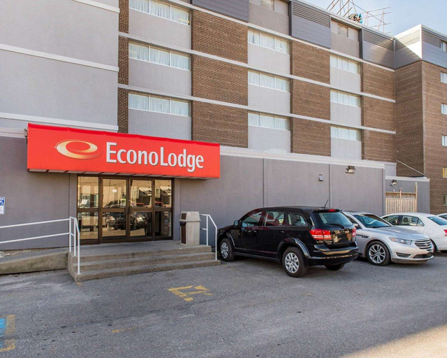 Others 4, Econo Lodge Smiths Falls, Lanark