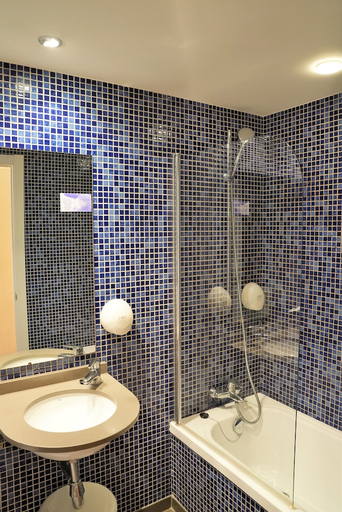 Bathroom 5, Port Feria Valencia, Valencia