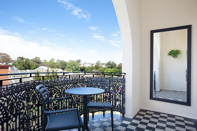 Others 4, Charming Studio With Balcony in Inner-city Glebe, Sydney