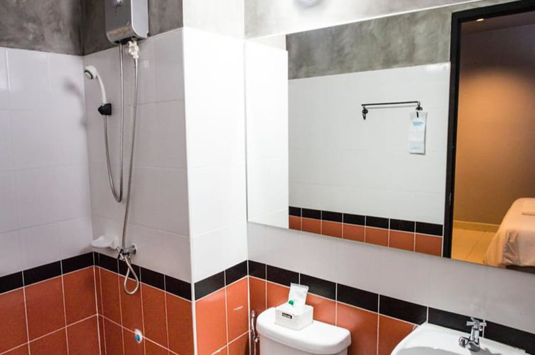 Bathroom 4, Hotel Passion, Muang Nakhon Si Thammarat