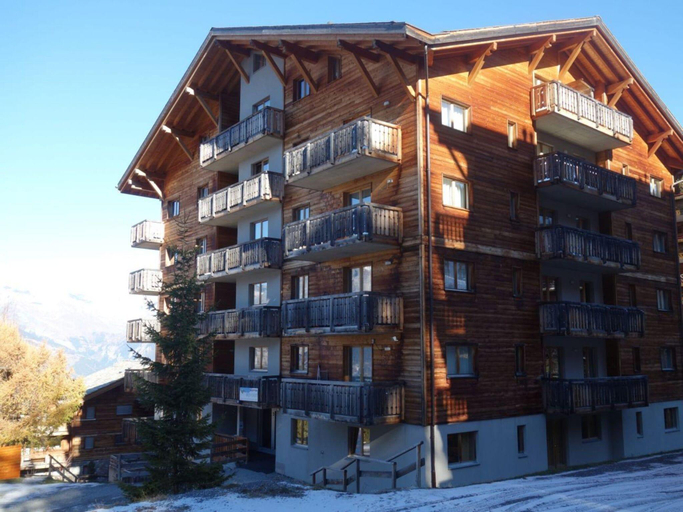 3, Flat in Nendaz With Ski-in/ski-out Access, Conthey