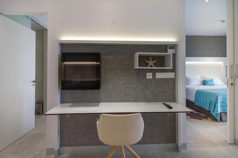 Bathroom 5, Suitopia - Sol y Mar Suites Hotel, Alicante