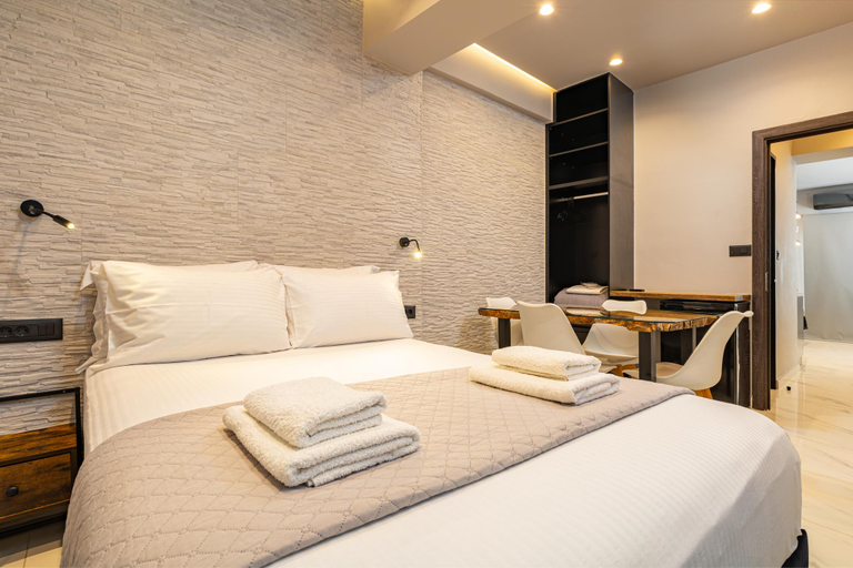 Bedroom 2, Melina's - Urban Luxury 2BR 2Bath 2Balcony Apt - Heart of Chania, Private Parking Available 800m, Crete