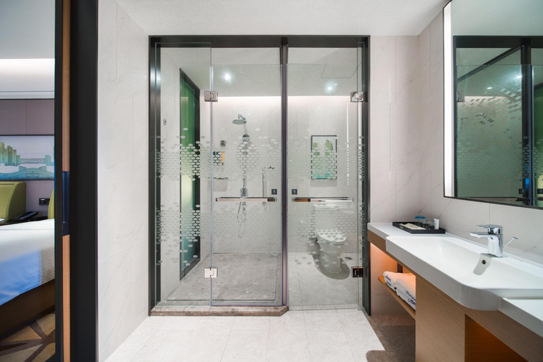 Bathroom 5, Hampton by Hilton Shenzhen Longhua Qinghu, Shenzhen