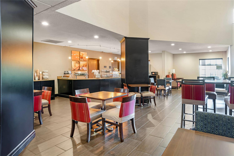 Food & Drinks 5, Comfort Suites Monroe, Ouachita