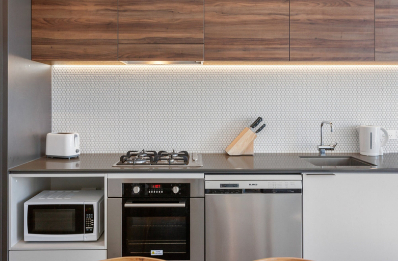Private kitchen 5, River-view Unit With Rooftop Pool Near Museums, Brisbane