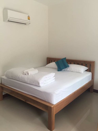 Bedroom 2, Baan Plernphat 1, Chiang Khan