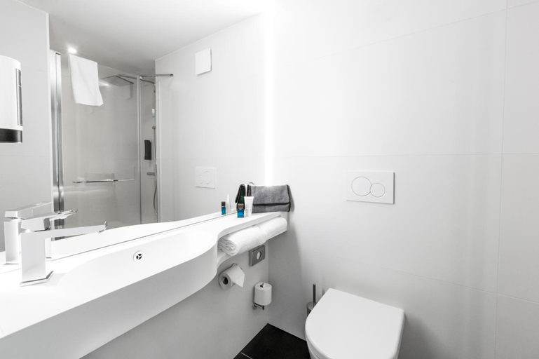 Bathroom 3, B&B Hotel NYON, Nyon