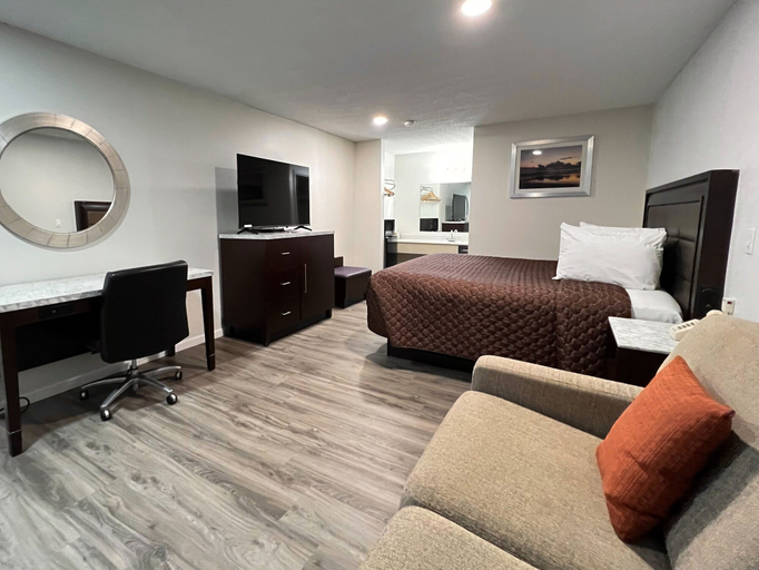 Bedroom 4, Garden Inn & Suites, Candler