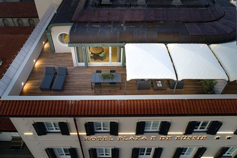 Exterior & Views