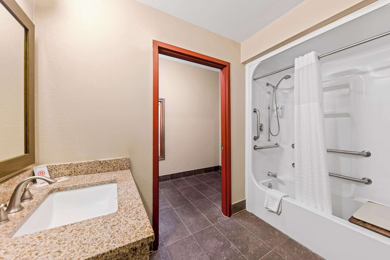 Bathroom 4, Roanoke Suites by IHG, Denton