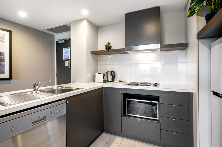 Private kitchen 5, Spacious Apartment in Heart of Southbank, Melbourne