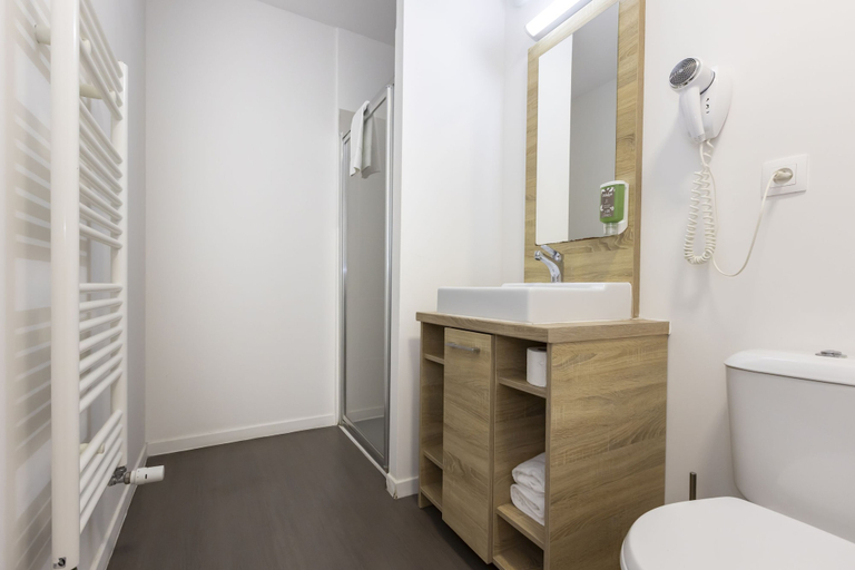 Bathroom 5, Odalys City Campus Apartment Hotel - Metz Centre, Moselle