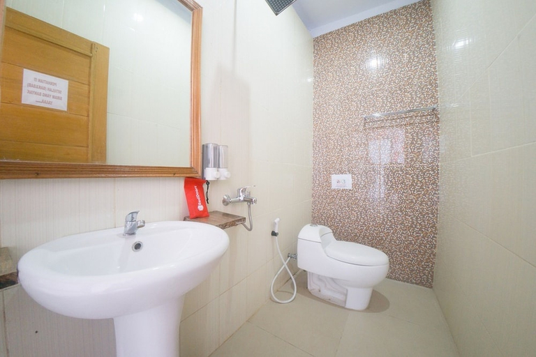 Bathroom 3, RedDoorz Plus Syariah @ Pentadio Gorontalo, Gorontalo