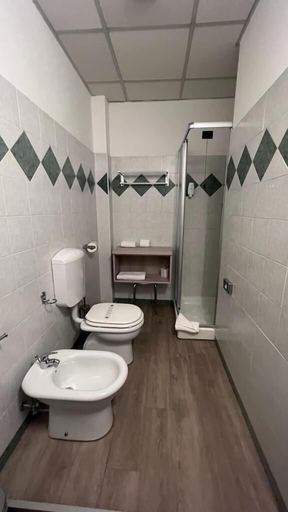 Bathroom 4, Best Quality Hotel La Darsena, Torino