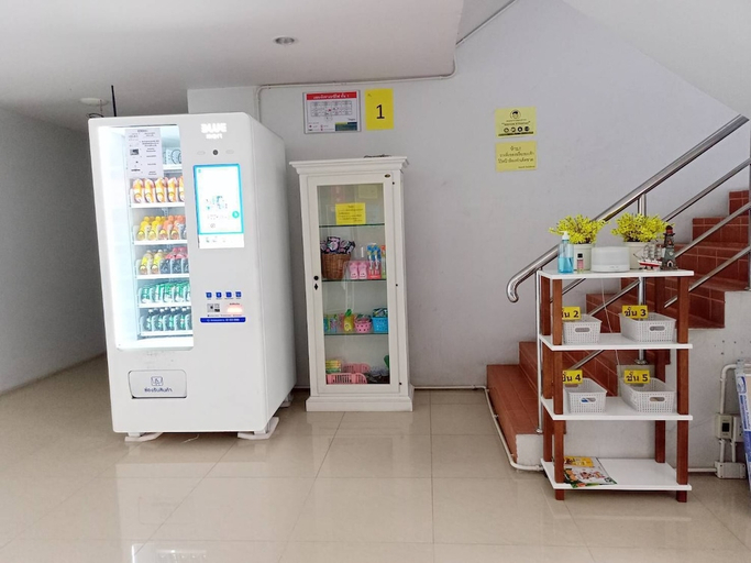 Food & Drinks 5, Room 9 Residence - Adult Only, Pluak Daeng