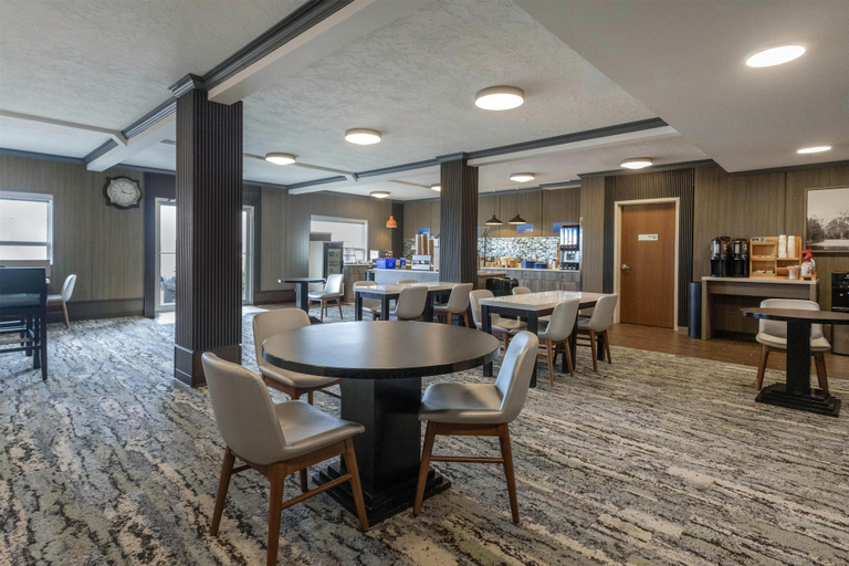 Food & Drinks 5, Best Western Dawson Creek, Peace River