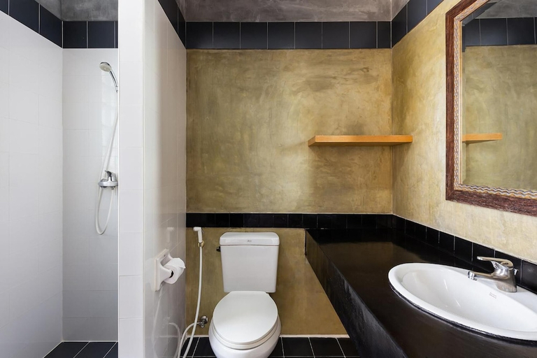 Bathroom 5, PP Insula, Mueang Krabi