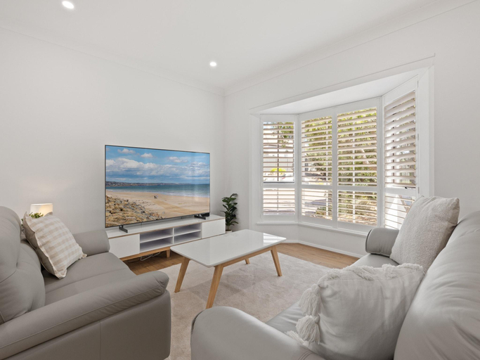 5, Stylish 3-Bed House Close to Attractions, Adelaide