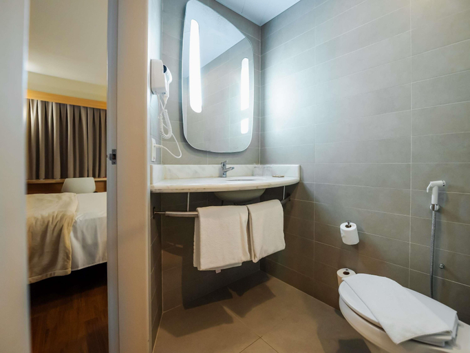 Bathroom 4, ibis Florianopolis, Florianopolis