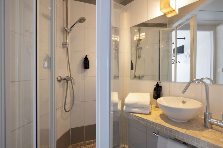 Bathroom 4, Hôtel Korner Montparnasse, Paris