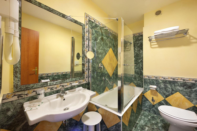 Bathroom, Grand Hotel Parco del Sole, Napoli