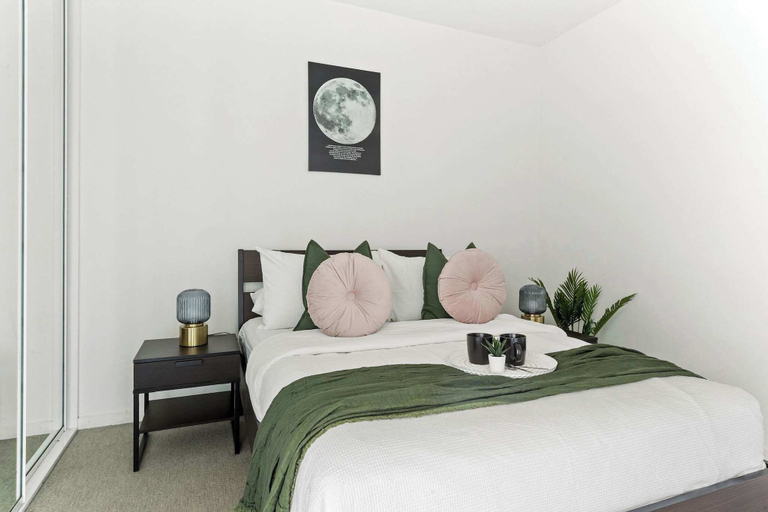 Interior 5, Pet-friendly Stylish 2BR Apt, Panoramic City Views, Melbourne