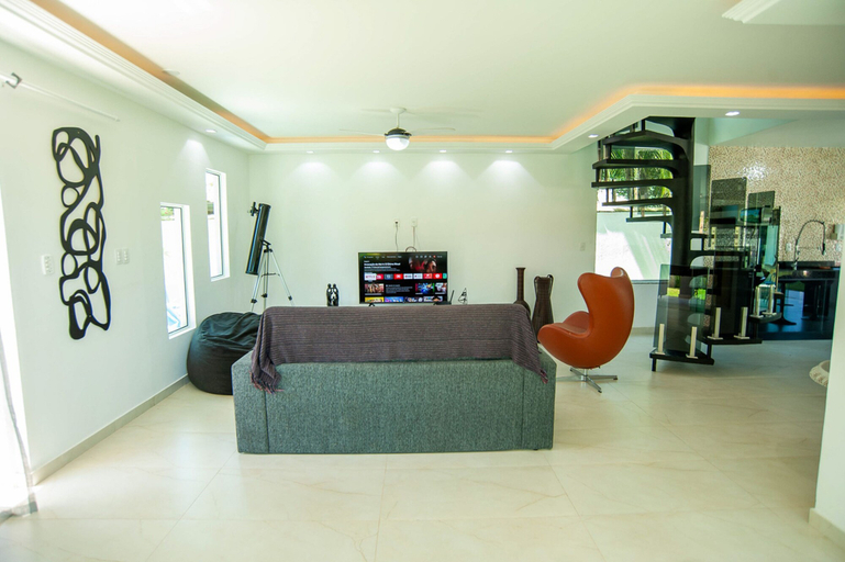 Room 4, Casa com Piscina Quadra de Areia e Churrasqueira, Araruama