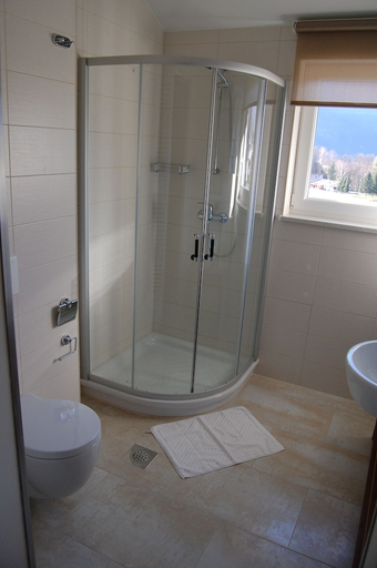 Bathroom 4, Hotel Mangart, Bovec