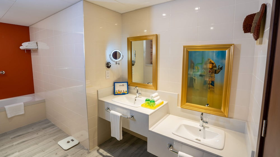 Bathroom 5, LEGOLAND Hotel Dubai, Dubai