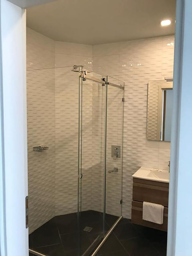 Bathroom 4, Hotel Bologna, Vlorës