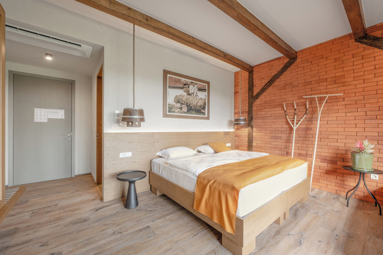 Room 2, Hisa Marija House, Ormož