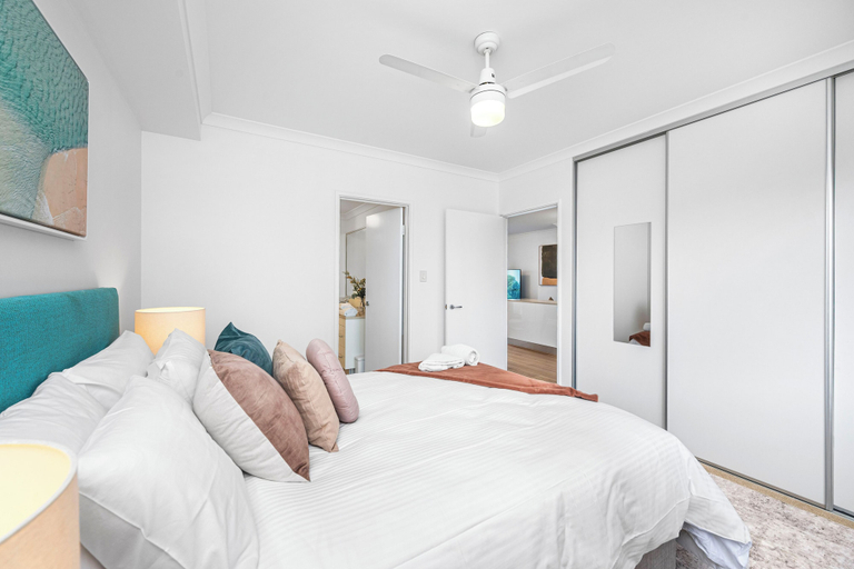 Room 2, Stylish 2BR With Wi-fi 100 Mbps TV big 75 Inch, Perth