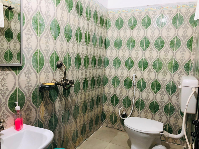 Bathroom 4, Satiya Guest House, Gaya