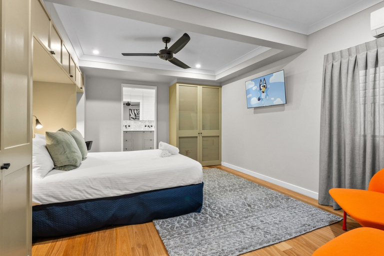 Room 2, Bright 2-bed New Farm Apartment With Private Patio, New Farm