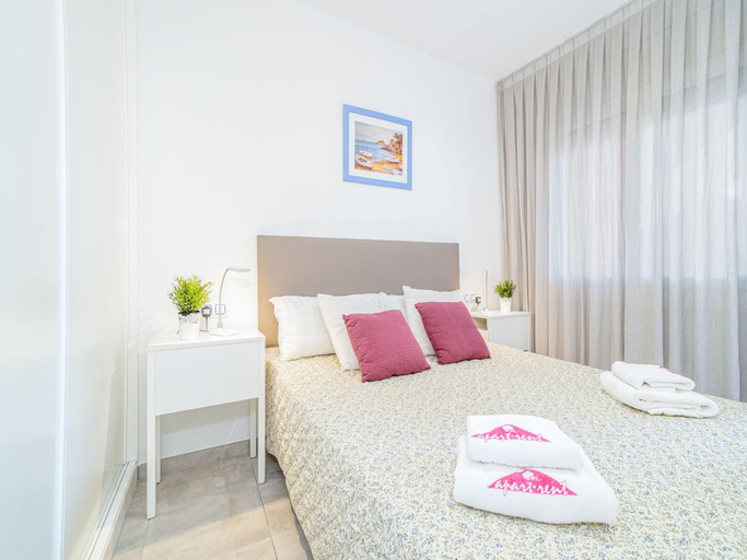Bedroom 2, Apartment in Empuriabrava with Beach Access, Girona
