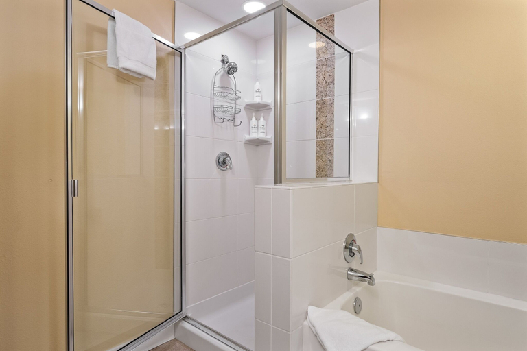 Bathroom 2, Fraser Crossing 1 Bedroom Cabin, Grand