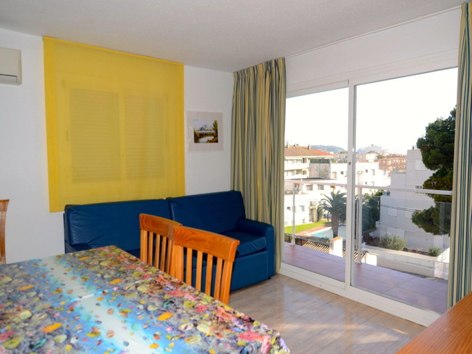 4, Apartment in Spain Near Sandy Beach, Girona