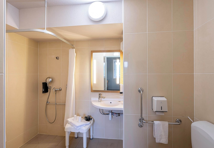 Bathroom 4, B&B HOTEL Arcachon Gujan-Mestras, Gironde