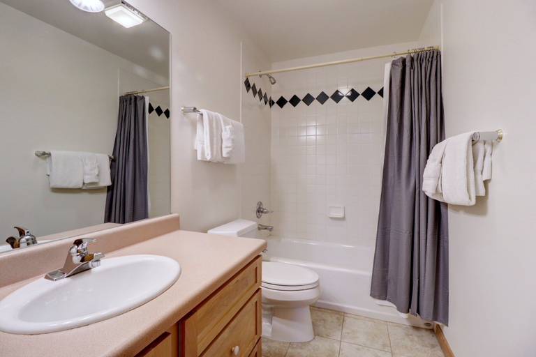 Bathroom 2, Sauterne Sanctuary 3br 3ba 3 Bedroom Home by RedAwning, Summit