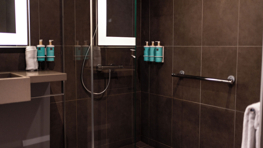 Bathroom 5, Novotel Fontainebleau Ury, Seine-et-Marne