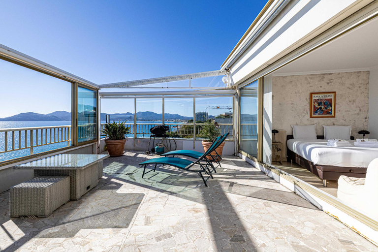 3, Bright Apartment with Terrace and Sea View, Alpes-Maritimes