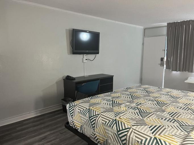 Bedroom 2, Studio 6 Suites Pocomoke City, MD, Worcester